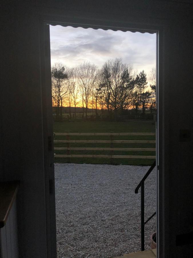 The Shepherd'S Hut Mixbury ภายนอก รูปภาพ