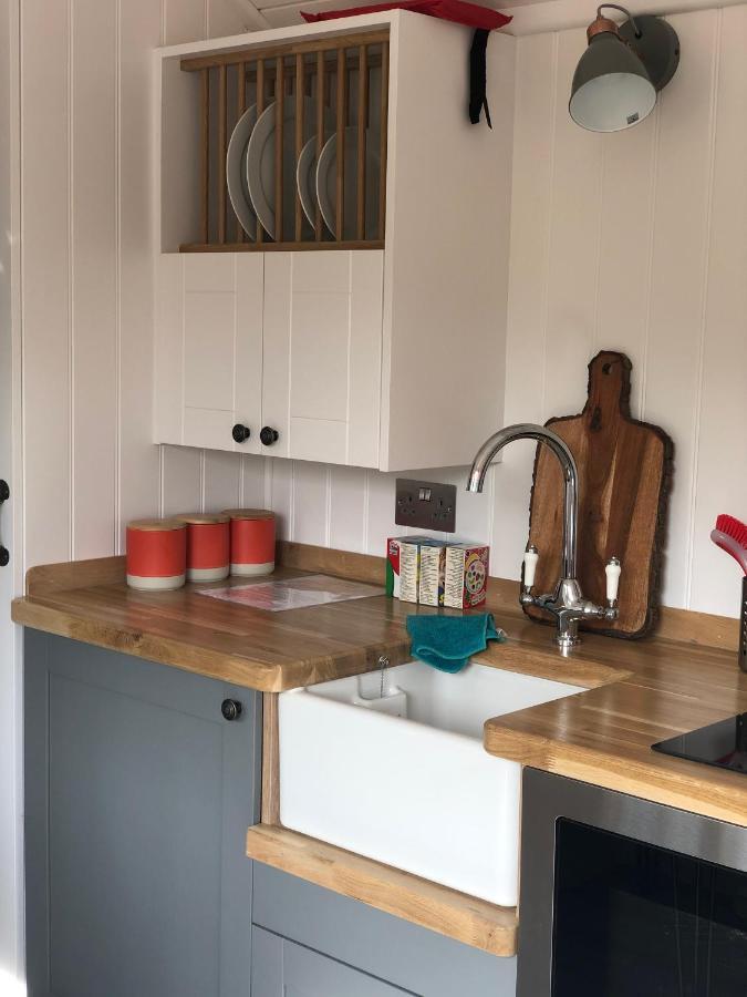 The Shepherd'S Hut Mixbury ภายนอก รูปภาพ