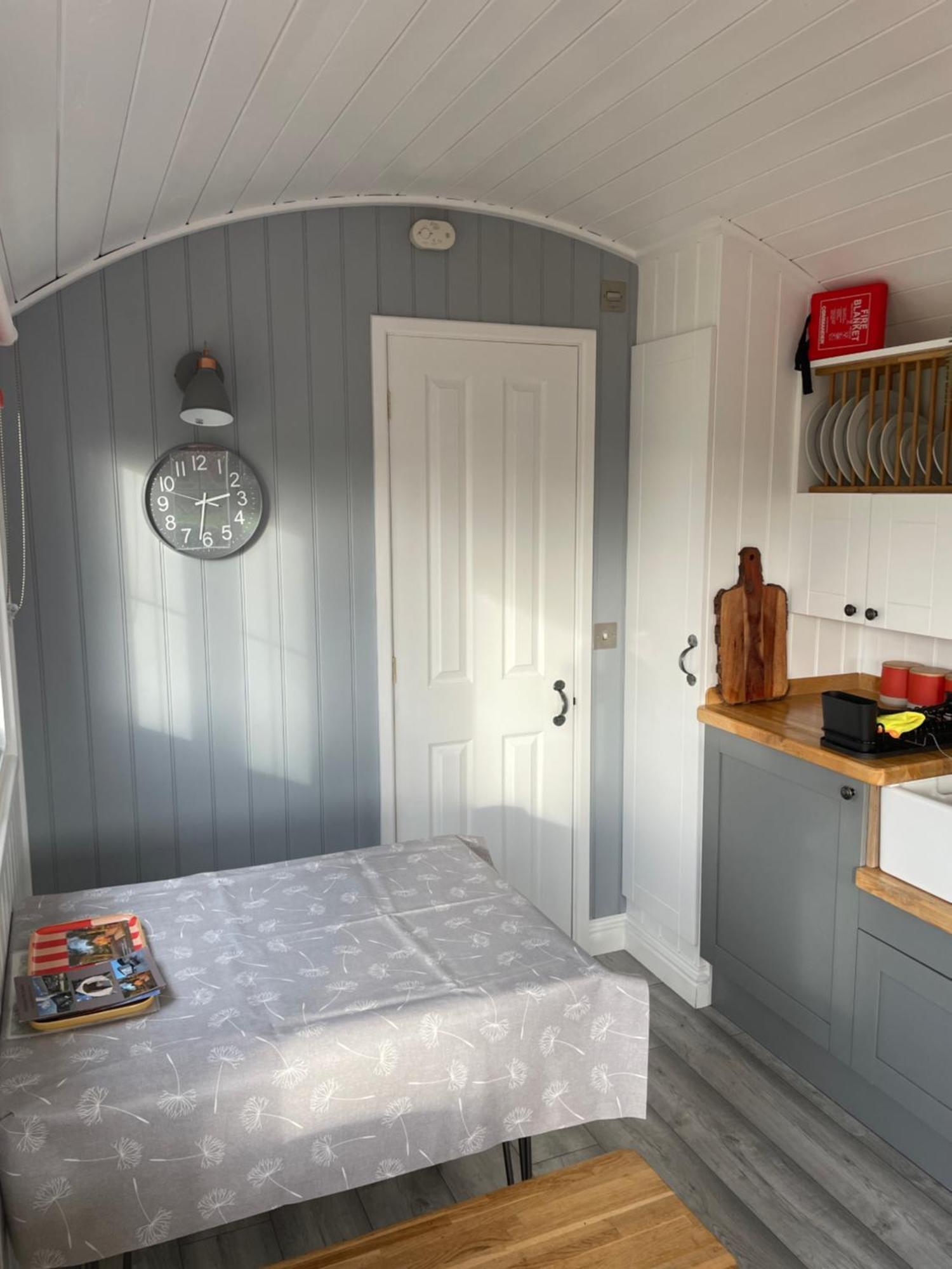 The Shepherd'S Hut Mixbury ภายนอก รูปภาพ