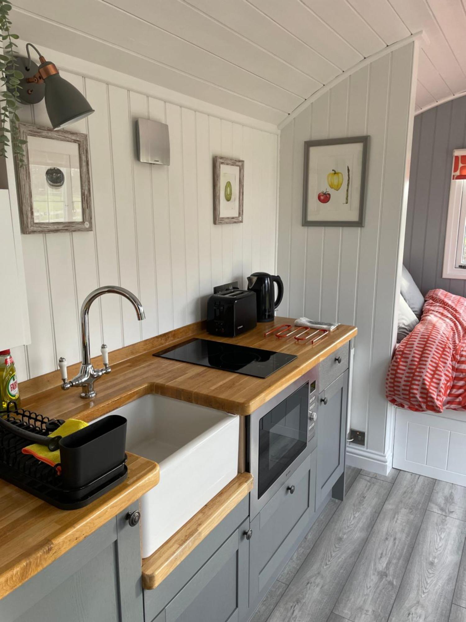 The Shepherd'S Hut Mixbury ภายนอก รูปภาพ
