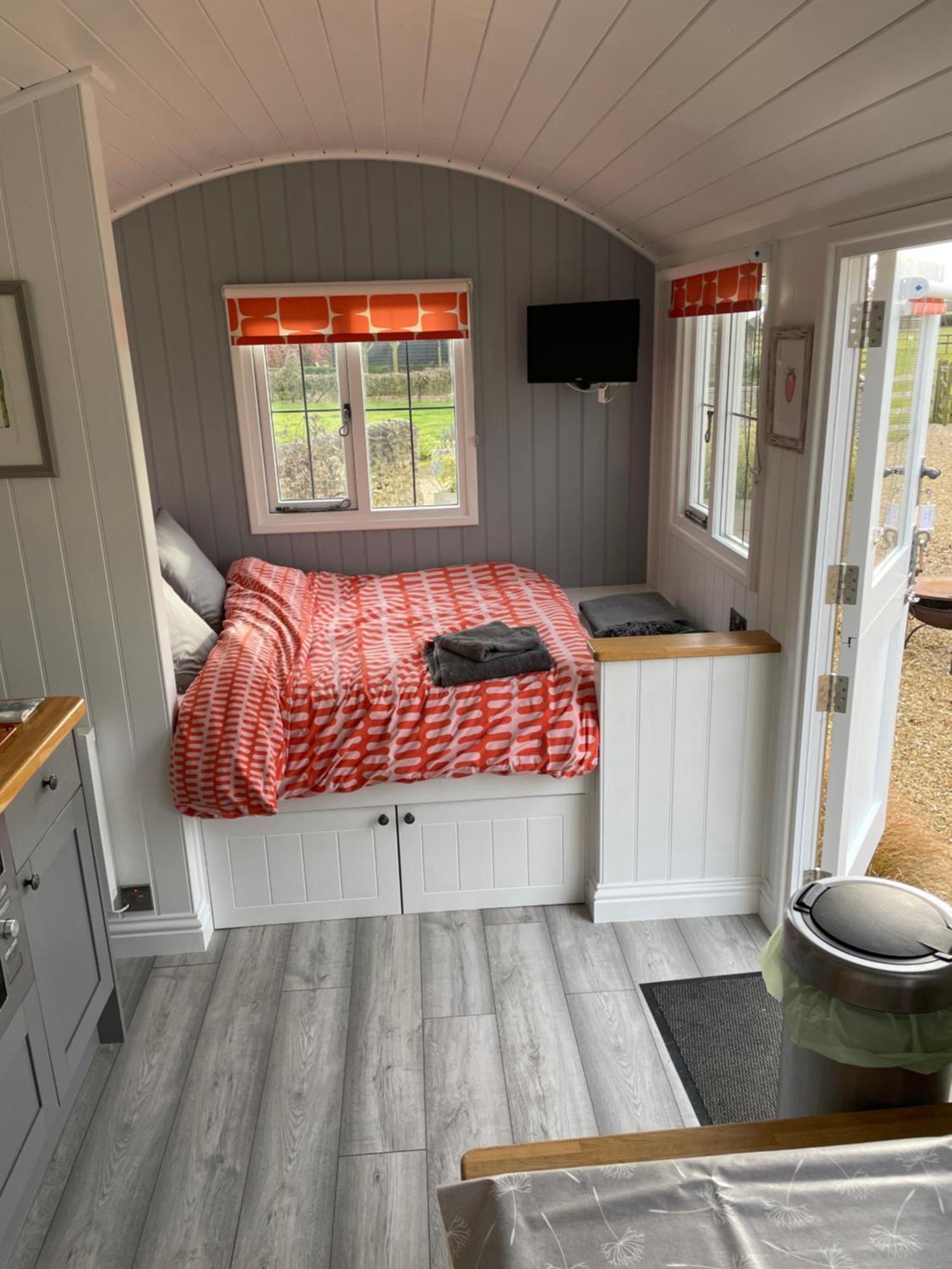 The Shepherd'S Hut Mixbury ภายนอก รูปภาพ